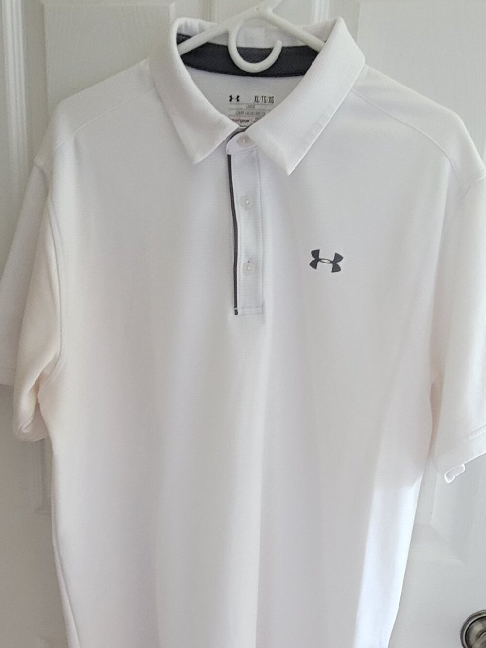 Under Armour Men's XL "Loose" white polo shirt